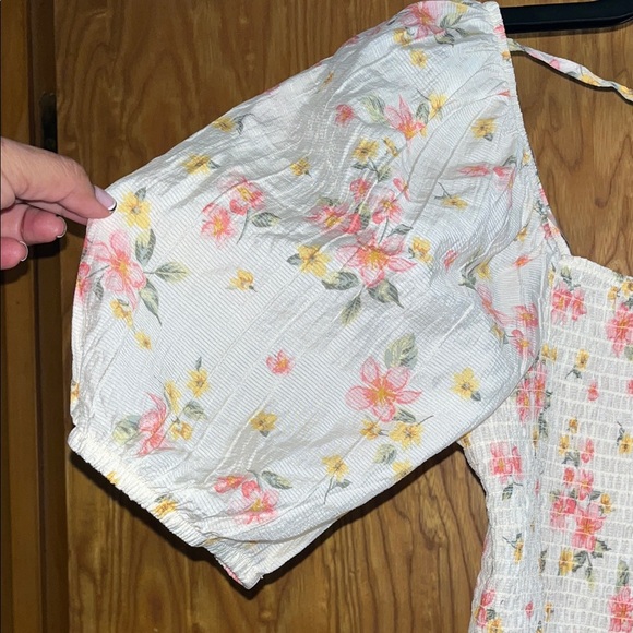 Self Esteem NWT SIZE XL Floral Puff Sleeve Top - Picture 2 of 8